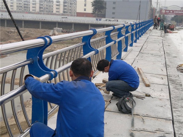 河西不锈钢桥梁护栏除锈维护的重要性及其方法