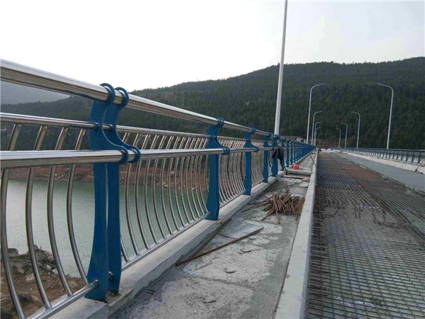 河西不锈钢桥梁护栏防腐措施的重要性及实施策略